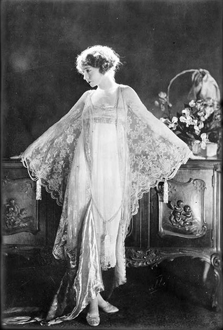 lace-shawl-lillian-gish